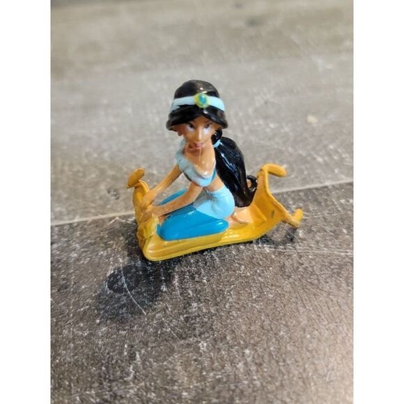 Disney Jasmine Magic Carpet toy figure Aladdin - Picture 1 of 5